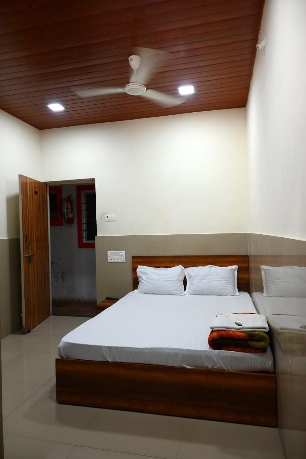 P P Lodging Mangvadi Exterior foto